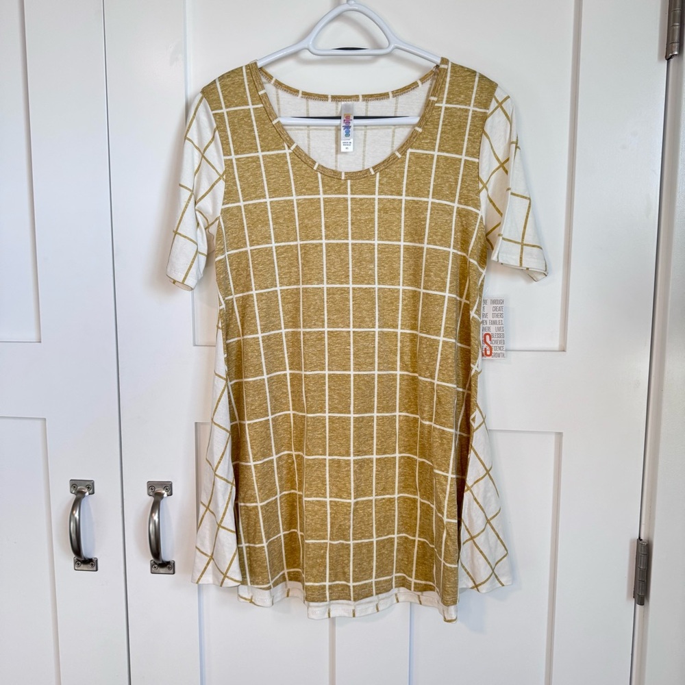 NWT LuLaRoe Perfect T Women's Size XS Hi Low‎ Hem Gold & White Grid FLAWED